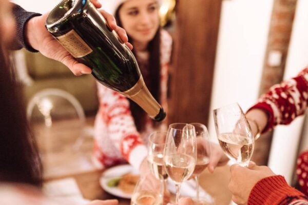 Los cinco motivos saludables para brindar con vino estas Navidades