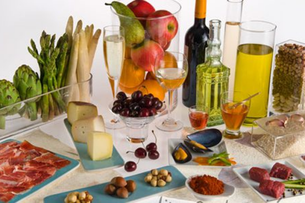 La dieta mediterránea, que incluye el consumo moderado de vino, considerada muy saludable por un informe de la OMS