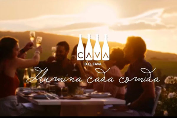 El Cava ilumina cada comida este verano