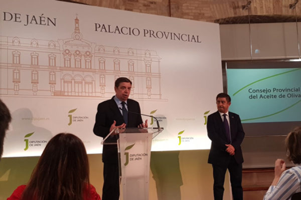 Luis Planas presenta en Jaén el decálogo de ‘medidas concretas de acción’ para el sector del olivar