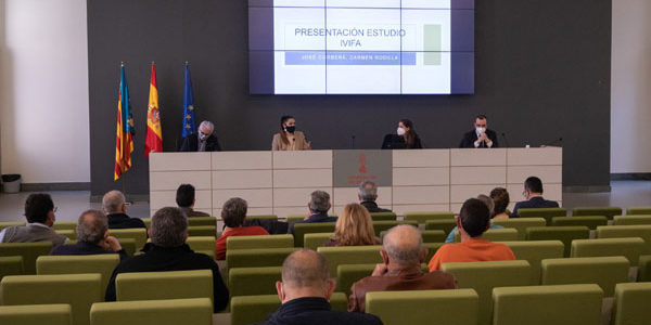 Valencia presenta al sector agrario un estudio técnico que plantea introducir cláusulas de valor para favorecer precios dignos