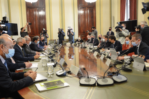 Planas consensuará con organizaciones agrarias, cooperativas y comunidades autónomas los sectores más vulnerables para el reparto de las ayudas aprobadas