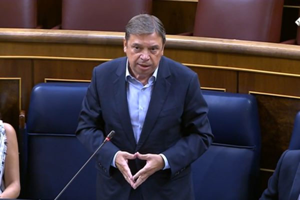 Luis Planas apela a la responsabilidad de todos los actores de la cadena alimentaria para contener los precios