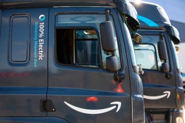 Amazon invertirá más de 1000 millones de euros en electrificar su red europea de transporte para reducir las emisiones de carbono