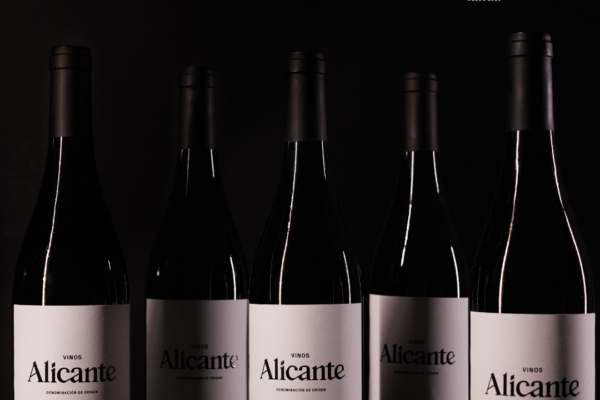 La DOP Vinos de Alicante ha calificado la añada 2022 de sus productos como “Buena+”.