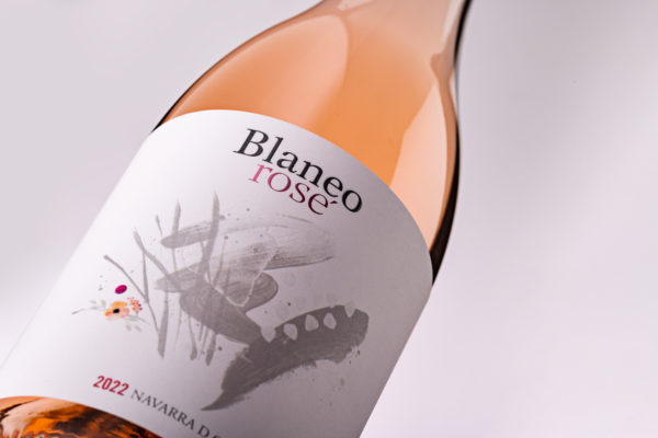 Pagos de Araiz lanza al mercado su vino premium rosado Blaneo Rosé