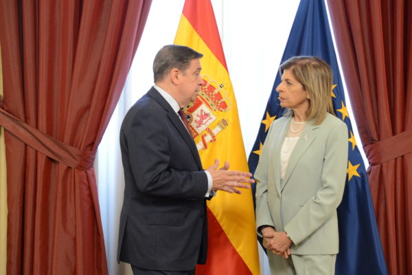 Reunión de Luis Planas y la comisaria Stella Kyriakides