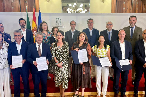 Andalucía crea el  Instituto Mixto de Investigación, ‘el laboratorio de la agricultura del futuro’