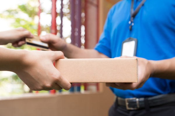 El comercio electrónico impulsó los ingresos de la paquetería postal hasta los 6.587 millones en 2022