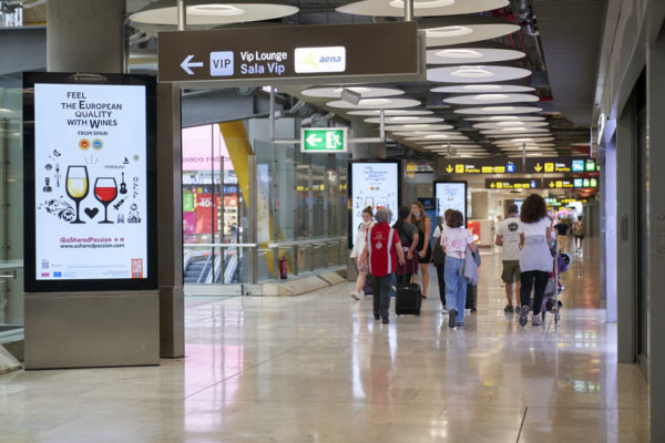 Los vinos de España y Portugal se publicitan en los aeropuertos de ambos países