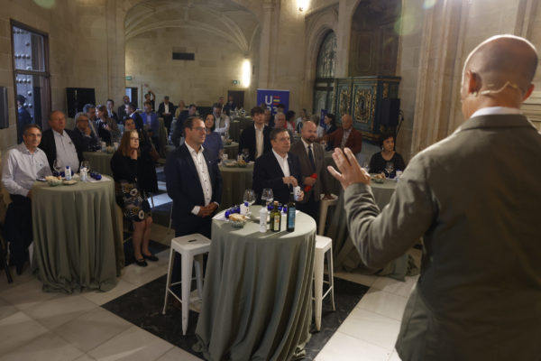 Los ministros de Agricultura de la UE asisten, en Córdoba, a una cata de aceite de oliva virgen extra
