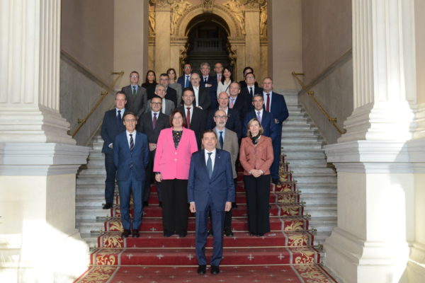 Luis Planas traslada a las comunidades autónomas que el trabajo del ministerio se basará en el diálogo y la cooperación