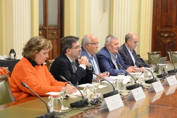 Luis Planas informa al sector del inicio de los trabajos para elaborar la nueva ley de agricultura familiar