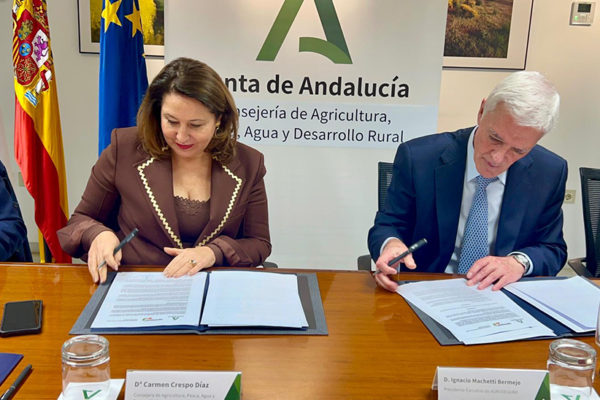 Junta y Agroseguro firman un convenio para incentivar la contratación de seguros agrarios
