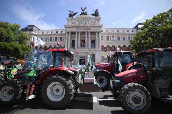 Unión de Uniones convoca una tractorada ante el Ministerio de Agricultura el 21 de febrero