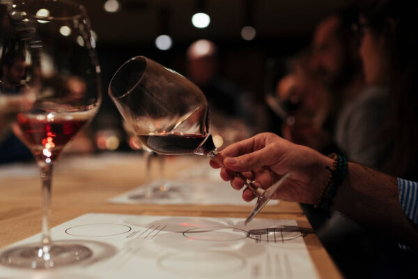Parker señala a Rioja como `la región vitivinícola más dinámica del momento´