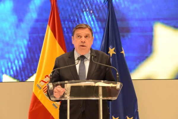 Luis Planas presentó un conjunto de 43 medidas que responden a las principales preocupaciones del sector agrario