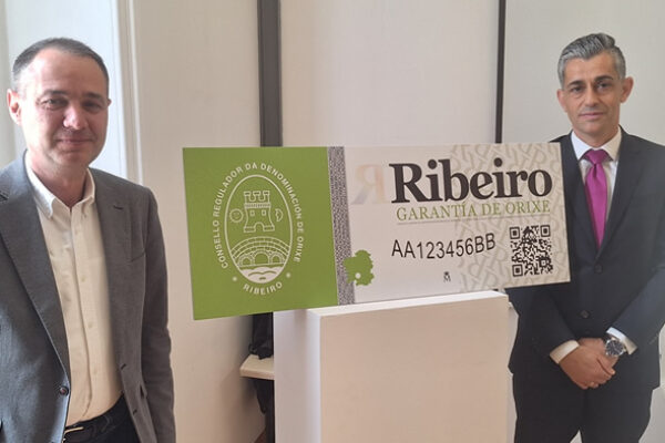 La D.O. Ribeiro presenta su nueva precinta, que certificará sus vinos a partir de ahora