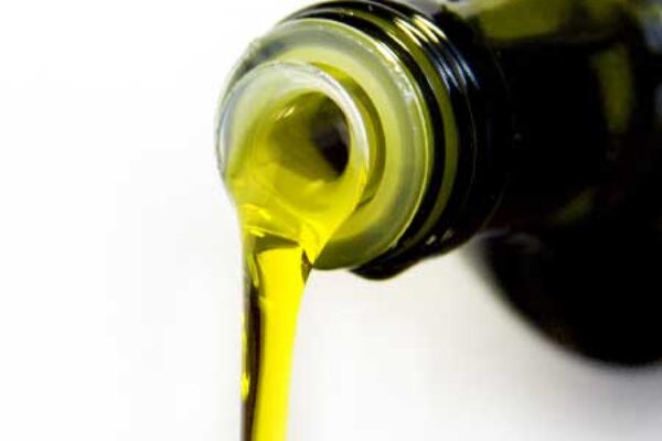 El Gobierno anuncia rebaja del IVA del aceite de oliva al 0% a partir de julio
