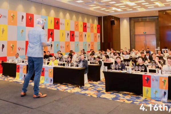 Durante este mes de junio, están programadas dos catas dirigidas por el Master of Wine, Julien Boulard MW, en Shenzhen y en Pekín