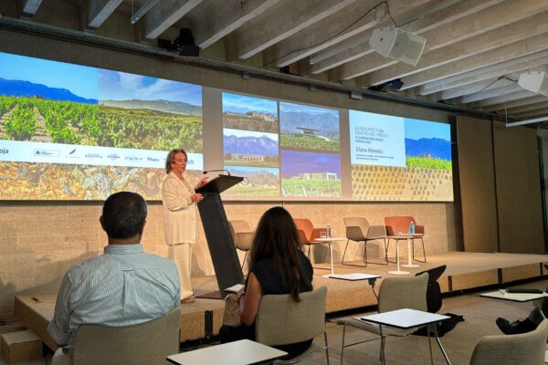 Fernando Miranda destaca la importancia del paisaje en la sostenibilidad del viñedo y su influencia en el consumidor