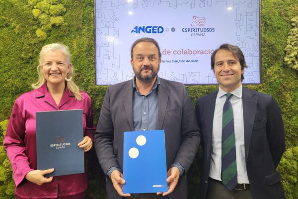ANGED y Espirituosos España firman un acuerdo para prevenir el consumo de alcohol en menores
