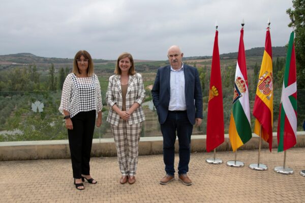 La Rioja, Navarra y País Vasco analizan la situación del sector vitivinícola y estudian sinergias en ámbitos como la promoción y búsqueda de nuevos mercados