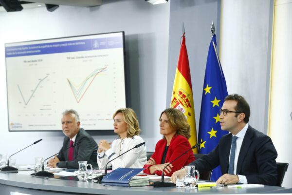 El Gobierno eleva hasta el 2,7% la previsión de crecimiento para este año y mejora también las de 2025 y 2026