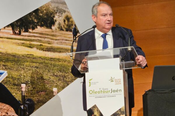 Jordi Hereu reivindica el potencial del oleoturismo como generador de riqueza regional y puntal del turismo de interior