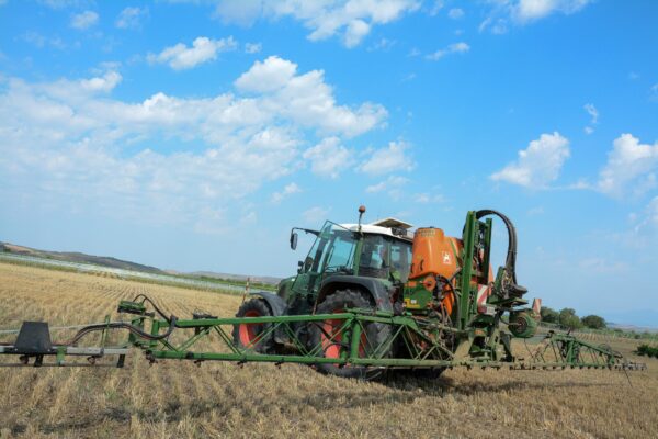 El Gobierno de La Rioja incrementa en 535.000 euros las ayudas a agricultores