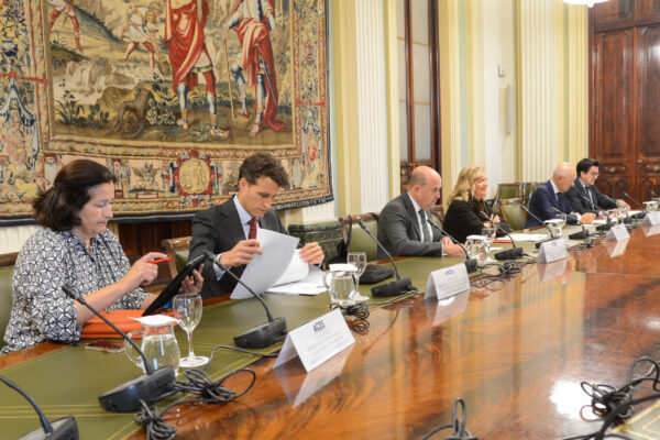 Luis Planas se reúne con las patronales de la distribución alimentaria