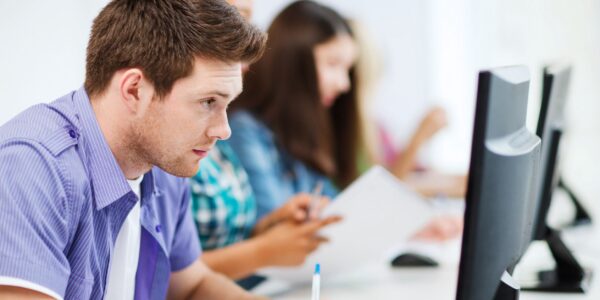 Castilla y León actualiza el currículo de sus cursos de incorporación a la empresa agraria para potenciar el contacto con el sector y la digitalización