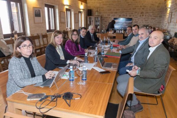 Los consejeros de Agricultura de La Rioja, País Vasco y Navarra solicitan al Ministerio una reflexión conjunta sobre la situación del vino
