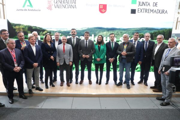 Extremadura, Murcia, Valenciana y Andalucía firman en Berlín un manifiesto para trabajar por un sector agrícola más competitivo