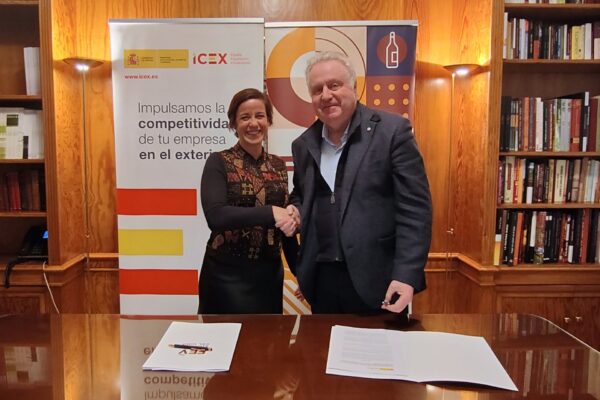 Acuerdo entre ICEX y la FEV para la promoción de la imagen internacional del vino español