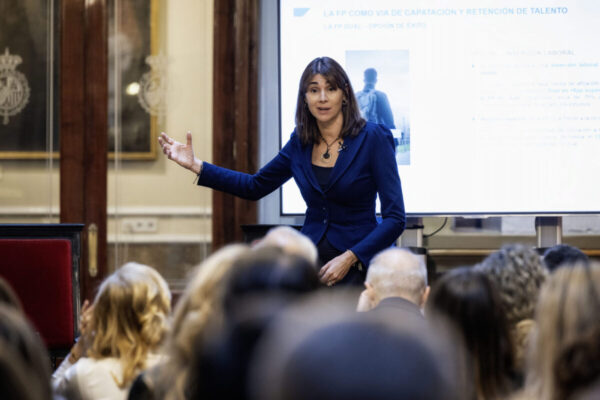 CaixaBank Dualiza y ANGED promoverán la FP para atraer talento a la distribución