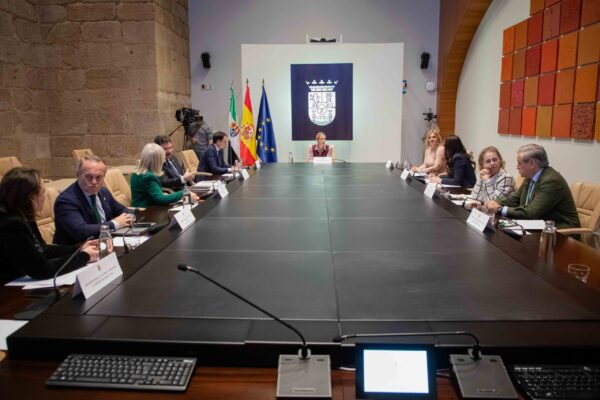La Junta de Extremadura destina 3,5 M € en ayudas a los agricultores del olivar y de la viña de secano