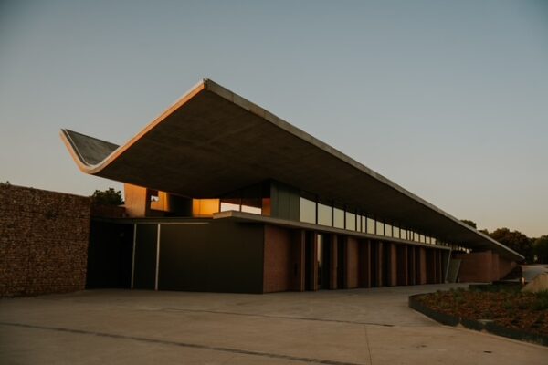 Bodegas LA HORRA inaugura su nueva bodega comprometida con la sostenibilidad