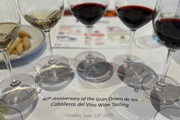 La FEV lleva a Londres la excelencia del vino español para conmemorar el 40 aniversario de la Gran Orden de Caballeros del Vino