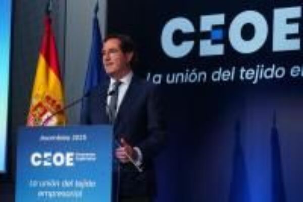 El presidente de CEOE llama a alcanzar grandes acuerdos de país