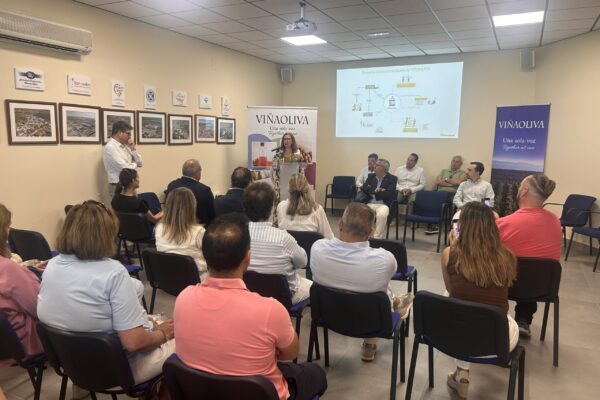 Extremadura inaugura la nueva Unidad Centralizada de Energía de Viñaoliva