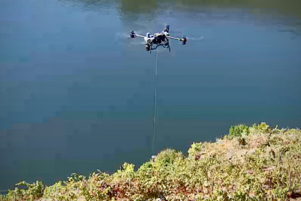 Ensayo con drones para el transporte de uva en la D.O. Ribeira Sacra