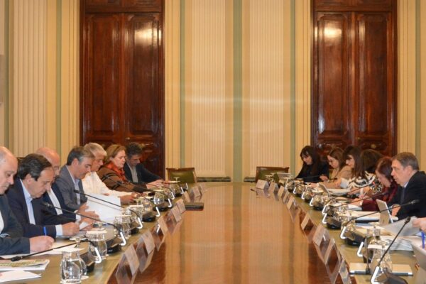 España planta cara a la reforma de la PAC y exige mantener un presupuesto suficiente para el sector agrario