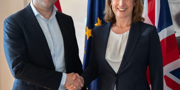 España y Reino Unido acuerdan una hoja de ruta para reforzar el comercio, la inversión y la seguridad económica