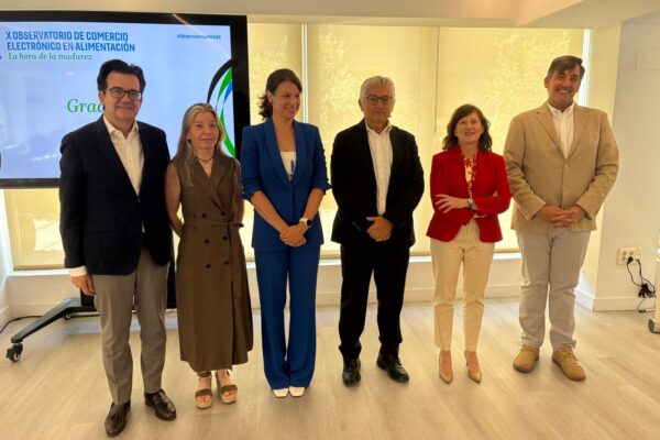 La compra híbrida gana terreno y ya alcanza a uno de cada tres consumidores de alimentación