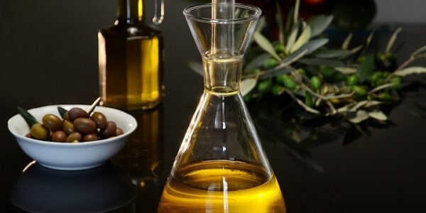 Extremadura reclama al Gobierno que revise y pueda suspender las importaciones de aceite bajo perfeccionamiento activo