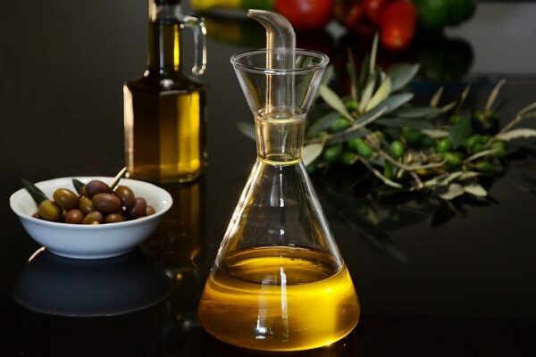 Extremadura reclama al Gobierno que revise y pueda suspender las importaciones de aceite bajo perfeccionamiento activo